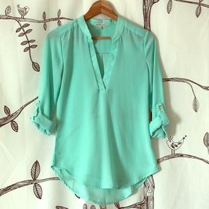 Spring outfit! Mint v-neck tunic - XS